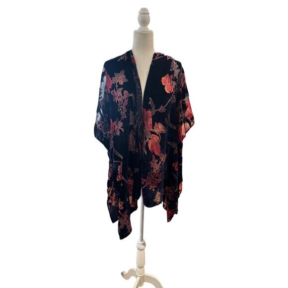 Woven Heart Jackets & Blazers - WOVEN HEART Burnout Velvet Floral Kimono/Duster in Size M/L